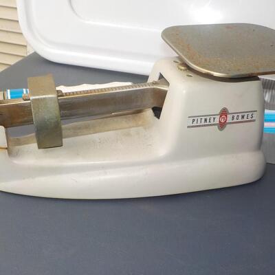 1950's to 60's Pitney Bowes table top weight scale.