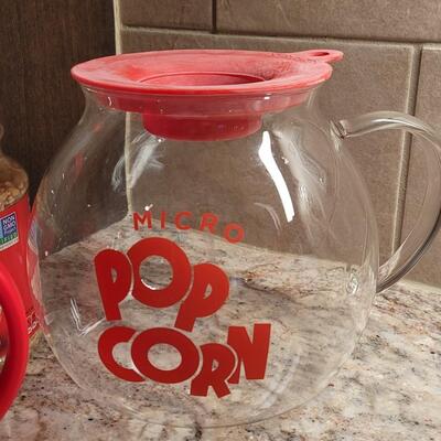Lot 2: Laroma Microwave Popcorn Makers