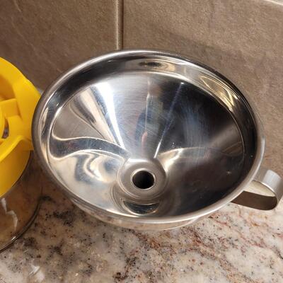 Lot 3: Measuring Cups, Sifter, Funnel and Juicer 