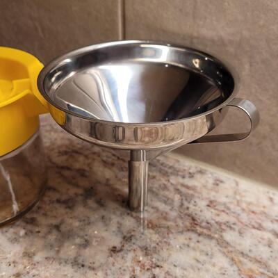Lot 3: Measuring Cups, Sifter, Funnel and Juicer 