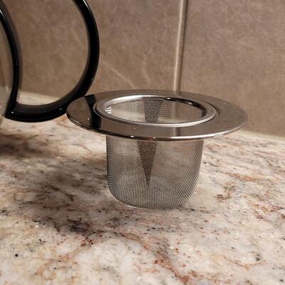 Lot 4: Bodum Tea Pot