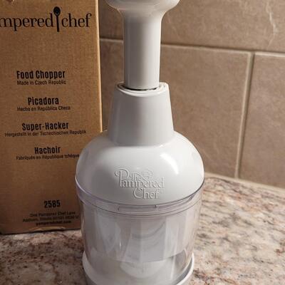 Lot 8: Pampered Chef Chopper and Kitchen Spritzer
