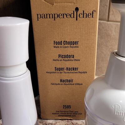 Lot 8: Pampered Chef Chopper and Kitchen Spritzer