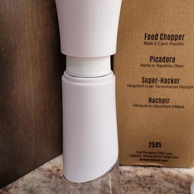 Lot 8: Pampered Chef Chopper and Kitchen Spritzer