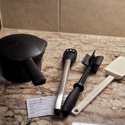 Lot 11: Pampered Chef Microwave Strainer and Utensils 