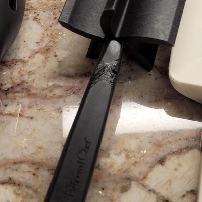 Lot 11: Pampered Chef Microwave Strainer and Utensils 