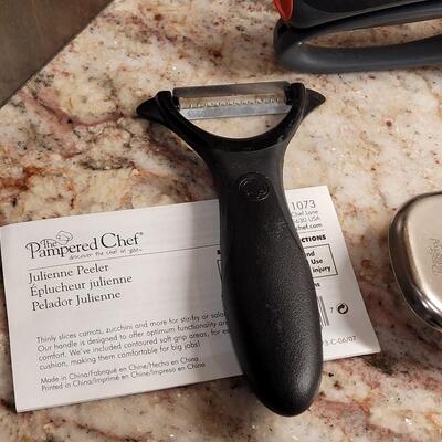 Lot 12: Pampered Chef Kitchen Utensils Lot