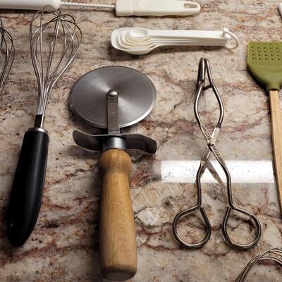Lot 13: Kitchen Utensils Lot 
