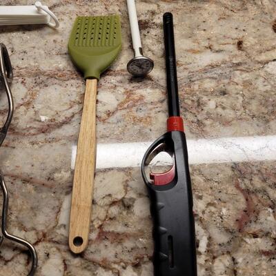 Lot 13: Kitchen Utensils Lot 