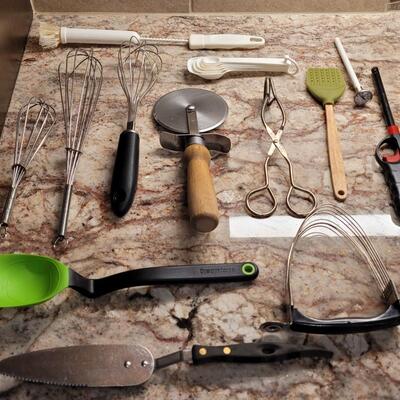 Lot 13: Kitchen Utensils Lot 