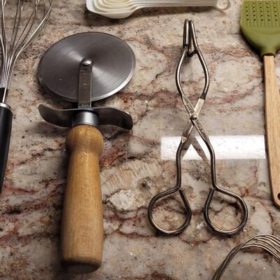 Lot 13: Kitchen Utensils Lot 