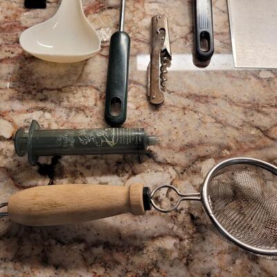 Lot 14: Kitchen Utensils Lot