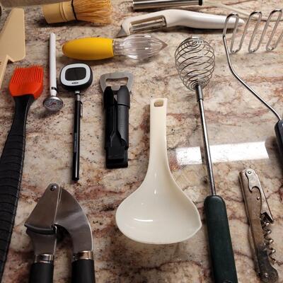 Lot 14: Kitchen Utensils Lot
