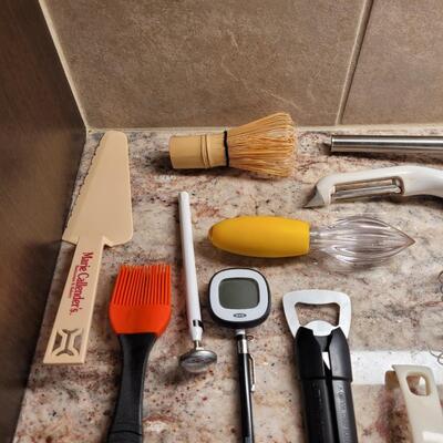 Lot 14: Kitchen Utensils Lot
