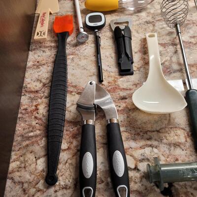 Lot 14: Kitchen Utensils Lot