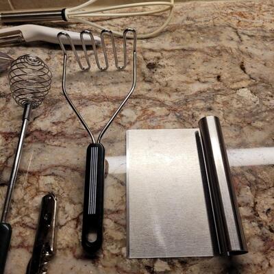 Lot 14: Kitchen Utensils Lot
