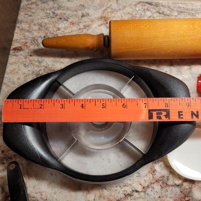 Lot 15: Kitchen Utensils Lot