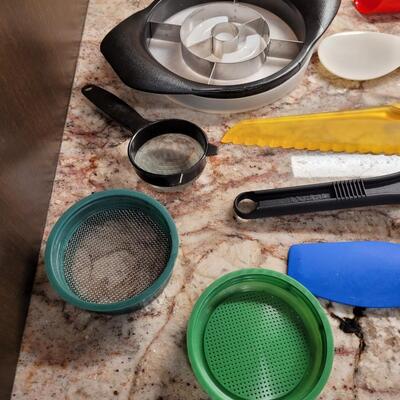 Lot 15: Kitchen Utensils Lot