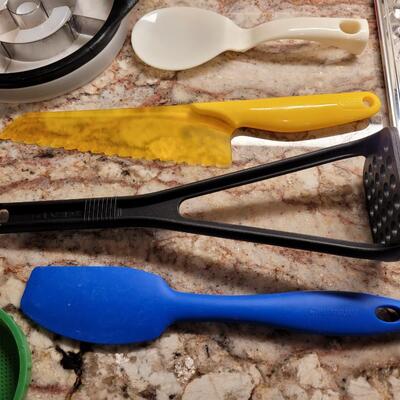 Lot 15: Kitchen Utensils Lot