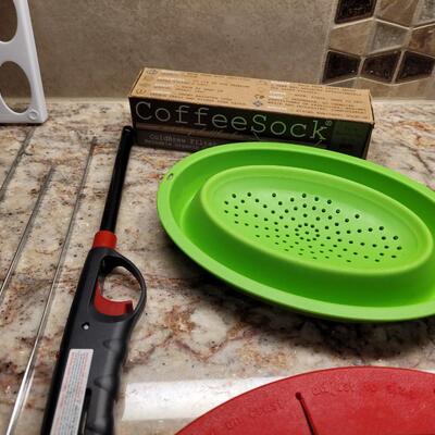 Lot 16: Kitchen Gadgets & Utensils Lot 