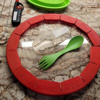 Lot 16: Kitchen Gadgets & Utensils Lot 