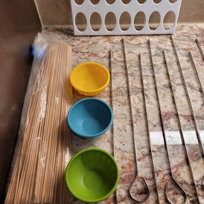 Lot 16: Kitchen Gadgets & Utensils Lot 