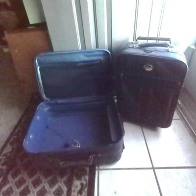 TWO MATCHING LUCAS SUITCASES ON CASTERS WITH PULL HANDLES