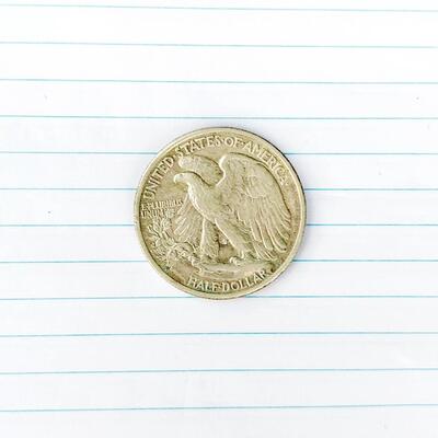 1939 SILVER WALKING LIBERTY 1/2  DOLLAR COIN