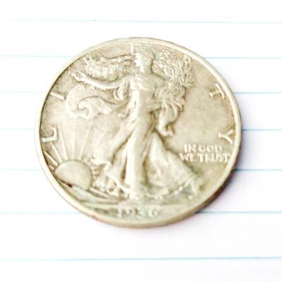 1939 SILVER WALKING LIBERTY 1/2  DOLLAR COIN