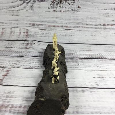 Eskimo sledding with dogs Figurine