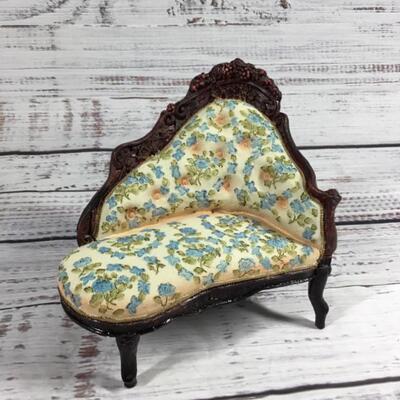 Floral antique couch with two bears figurines