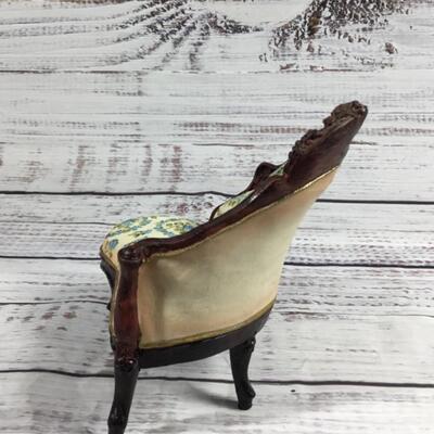 Floral antique couch with two bears figurines