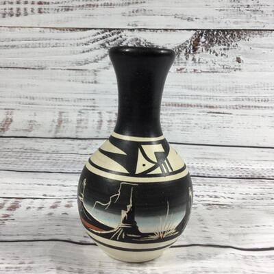 Navajo Native American Lightning black and white clay pot