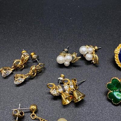 7 Pairs of Goldtone Earrings