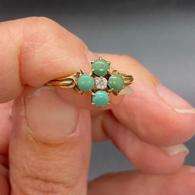 Vintage Green Jade Cabochon Flower 14k Yellow Gold Ring