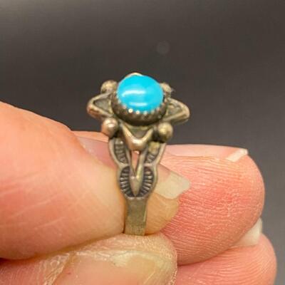 Vintage Southwestern Turquoise Cabochon Sterling Silver Ring