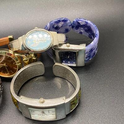 Mixed Lot of Fashion Watches for Parts or Repair