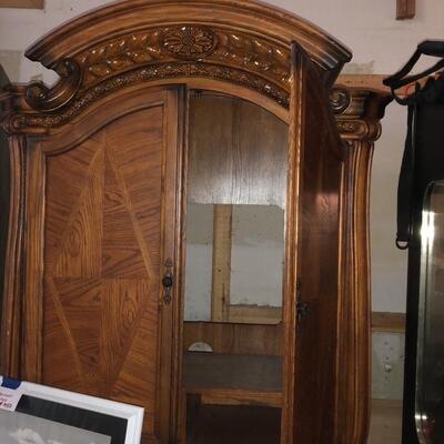 Vintage royal oak king sleigh bed with 2 nightstands and armoire/entertainment center