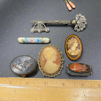 Vintage Antique Victorian Style Jewelry & Box