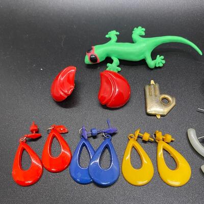 1980s Retro Jewelry Lot Plastic & Enamel