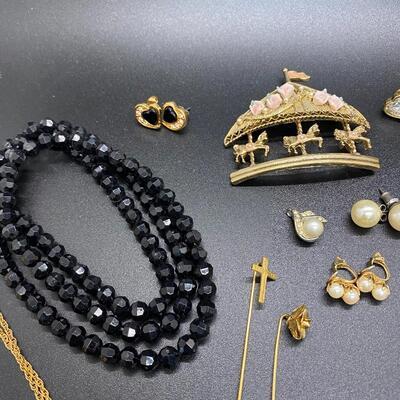 Goldtone Victorian Romance Style Jewelry Lot