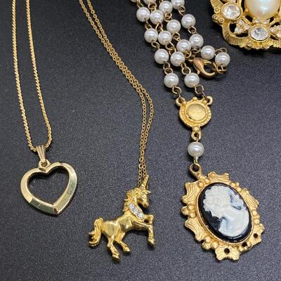Vintage Goldtone Jewelry Lot