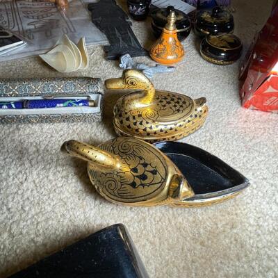 Assorted decorative pieces