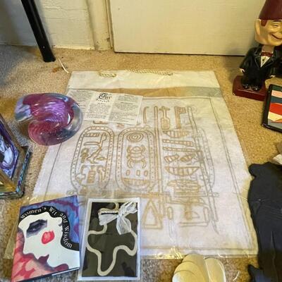 Assorted decorative pieces