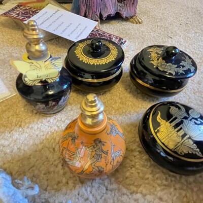 Assorted decorative pieces