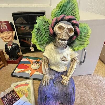 Assorted decorative pieces