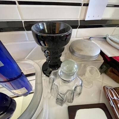 Bathroom mirror and grooming items