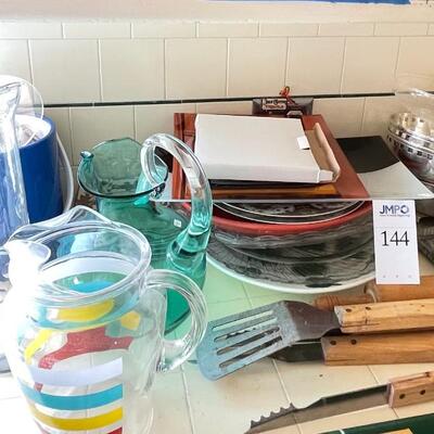 Glass trays, serving ware