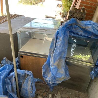 4 display cases
