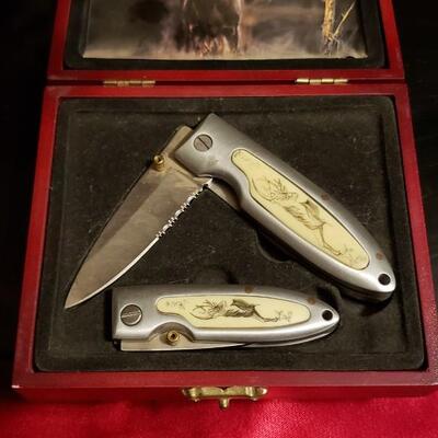 Collectors knife set in box 